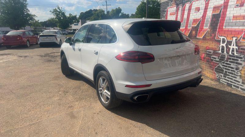 2016 Porsche Cayenne Base