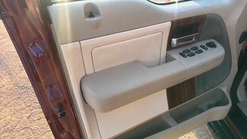 2004 Ford F-150 LARIAT