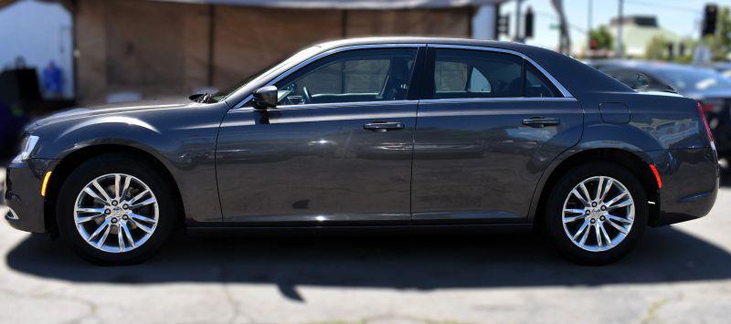 2017 Chrysler 300 Limited