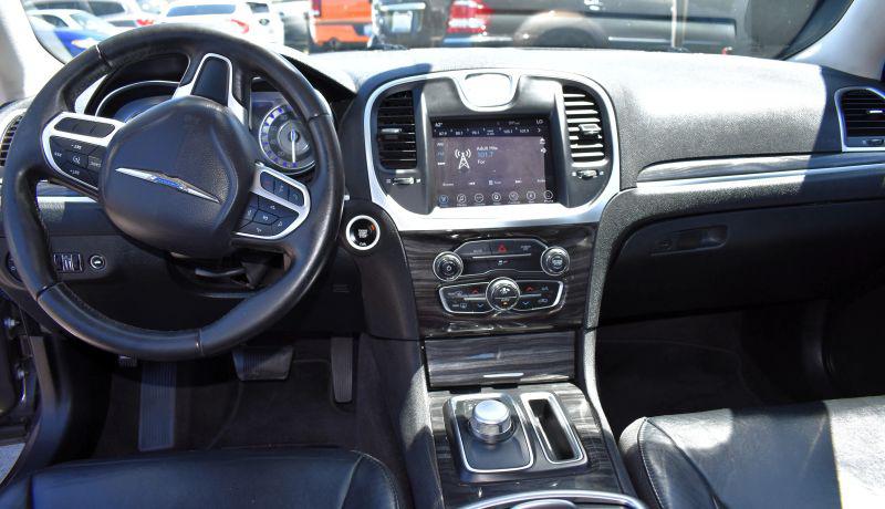 2017 Chrysler 300 Limited