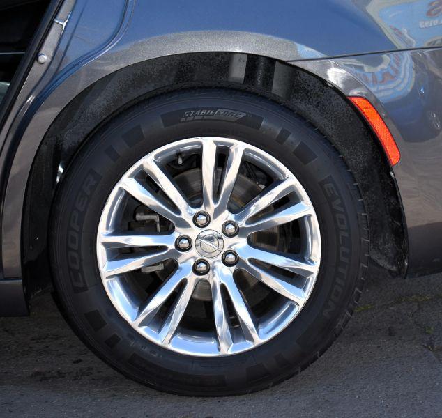 2017 Chrysler 300 Limited