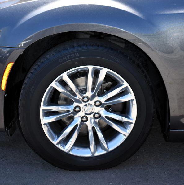 2017 Chrysler 300 Limited