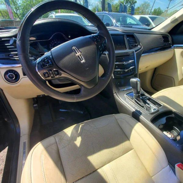 2013 Lincoln MKS Base