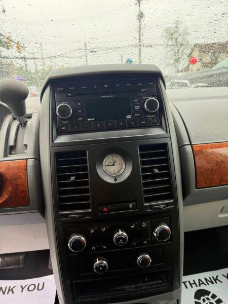 2008 Chrysler Town & Country LX