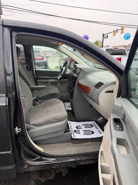 2008 Chrysler Town & Country LX