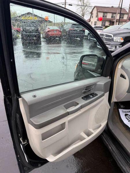 2008 Chrysler Town & Country LX