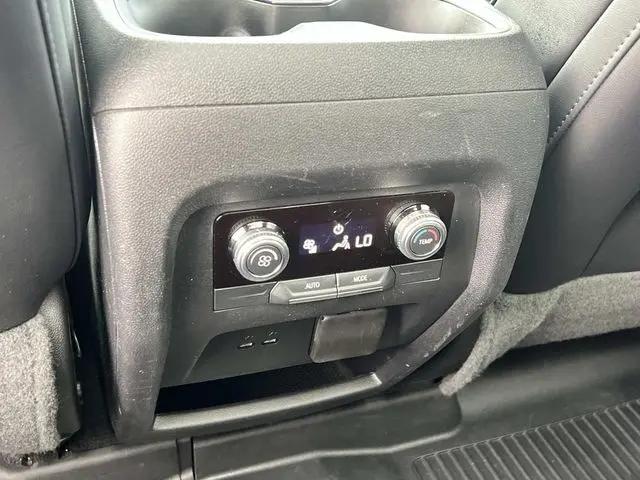 2024 GMC Acadia AWD AT4
