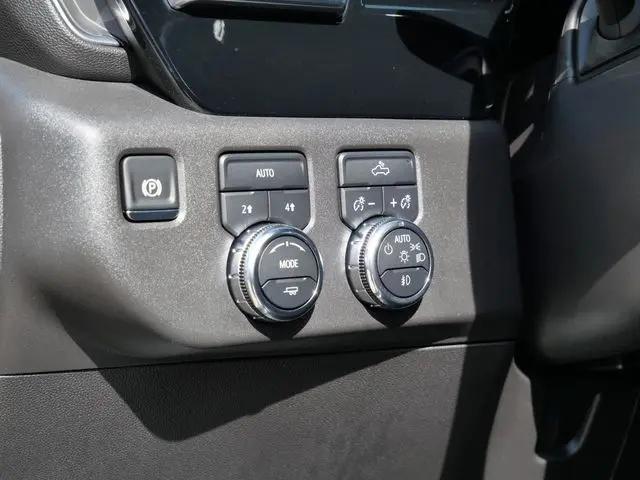 2025 GMC Sierra 1500 4WD Crew Cab Short Box Elevation with 3VL