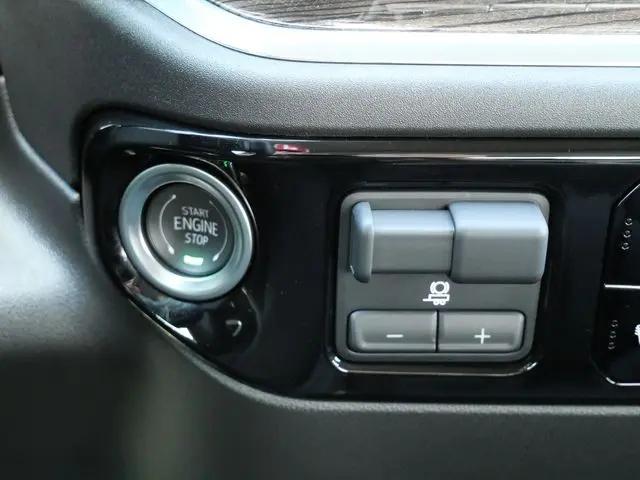 2025 GMC Sierra 1500 4WD Crew Cab Short Box Elevation with 3VL