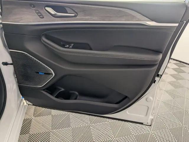2023 Jeep Grand Cherokee L Overland 4x4