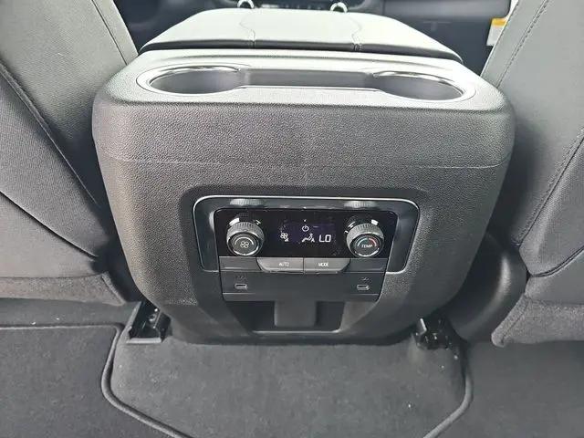 2026 Chevrolet Suburban LS, 4WD