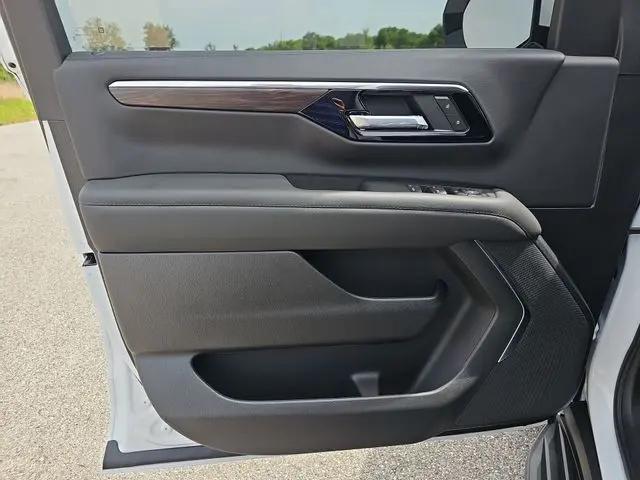 2026 Chevrolet Suburban LS, 4WD
