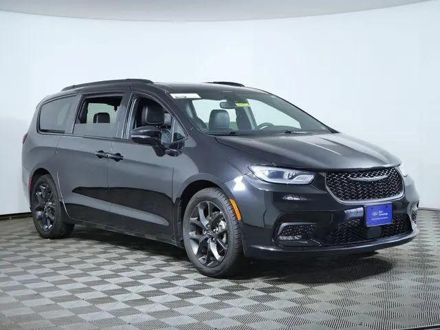 2025 Chrysler Pacifica Limited for sale in Shakopee, MN