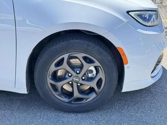 2024 Chrysler Pacifica Hybrid S Appearance Pkg