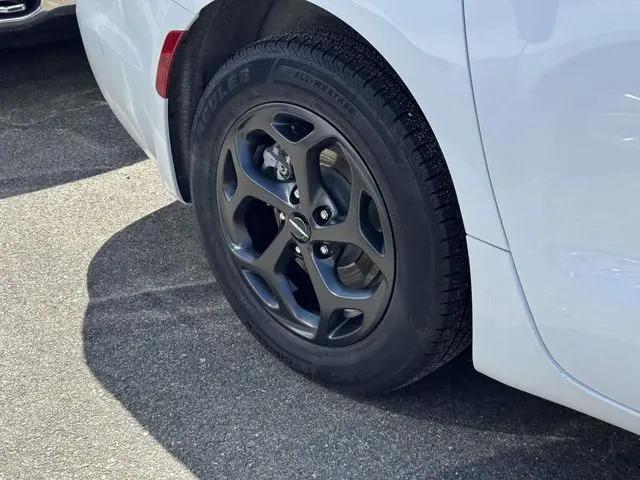 2024 Chrysler Pacifica Hybrid S Appearance Pkg