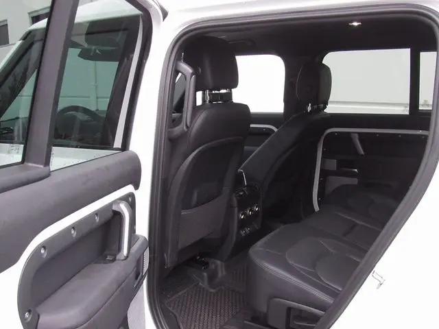 2024 Land Rover Defender 130 P400 X-Dynamic SE