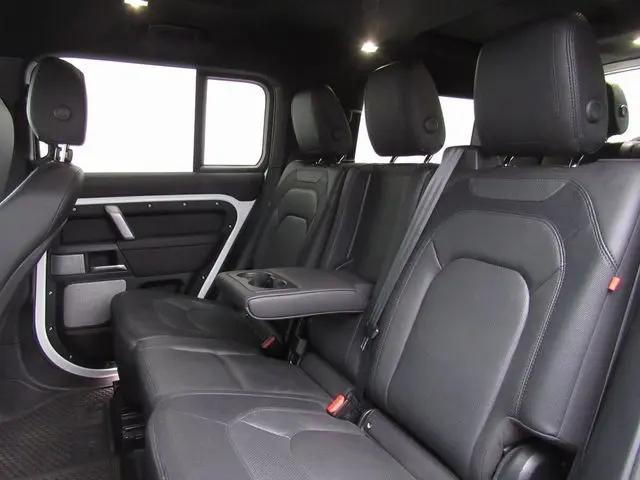 2024 Land Rover Defender 130 P400 X-Dynamic SE