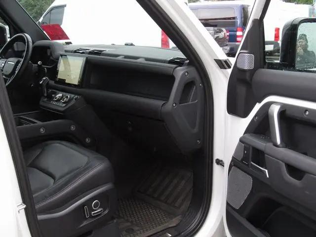 2024 Land Rover Defender 130 P400 X-Dynamic SE