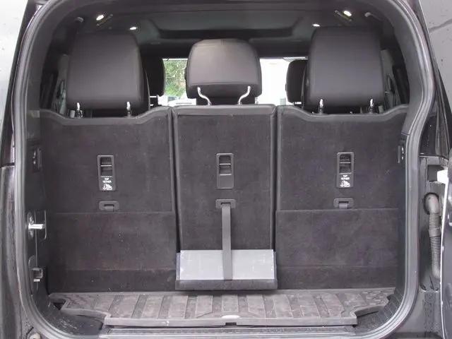2024 Land Rover Defender 130 P400 X-Dynamic SE