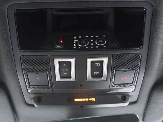 2024 Land Rover Defender 130 P400 X-Dynamic SE