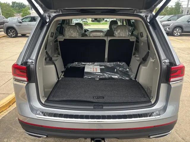 2026 Volkswagen Atlas SE with Technology