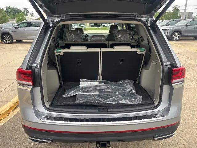 2026 Volkswagen Atlas SE with Technology