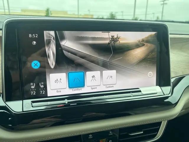 2026 Volkswagen Atlas SE with Technology