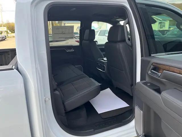 2026 Chevrolet Silverado 3500HD Crew Cab, Standard Bed, High Country, 4WD