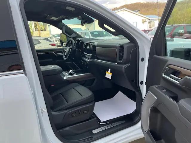 2026 Chevrolet Silverado 3500HD Crew Cab, Standard Bed, High Country, 4WD
