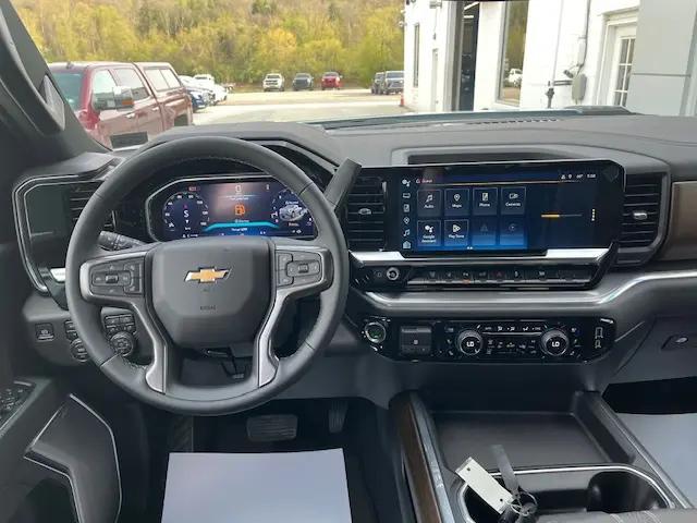 2026 Chevrolet Silverado 3500HD Crew Cab, Standard Bed, High Country, 4WD