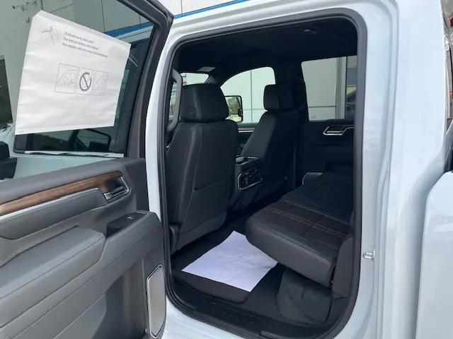 2026 Chevrolet Silverado 3500HD Crew Cab, Standard Bed, High Country, 4WD