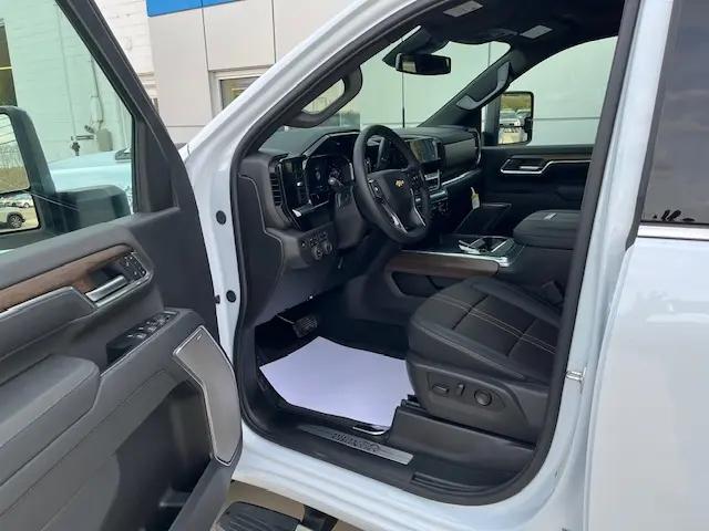 2026 Chevrolet Silverado 3500HD Crew Cab, Standard Bed, High Country, 4WD