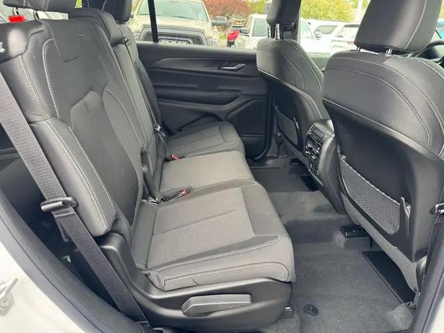 2026 Jeep Grand Cherokee L Altitude 4x4
