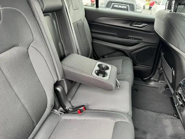 2026 Jeep Grand Cherokee L Altitude 4x4