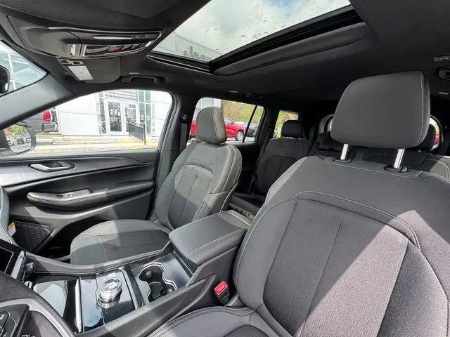 2026 Jeep Grand Cherokee L Altitude 4x4