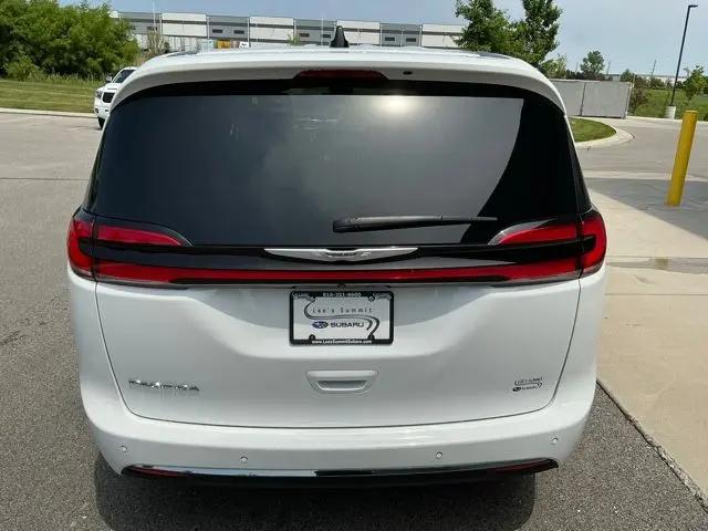 2025 Chrysler Pacifica Select