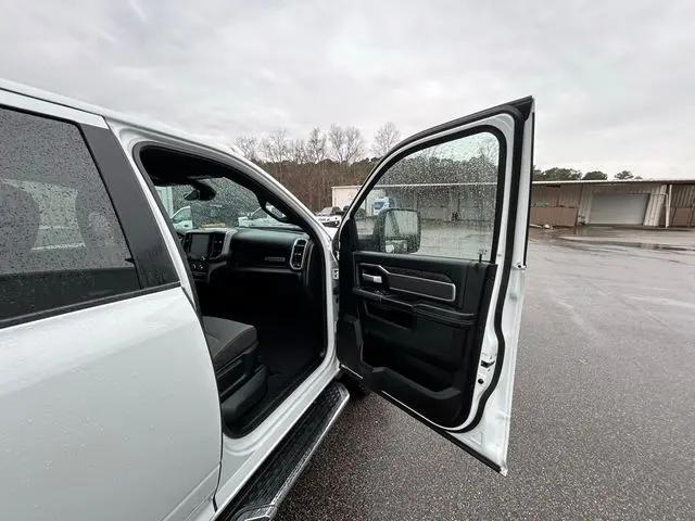 2024 Ram 3500 Big Horn Crew Cab 4x4 8' Box