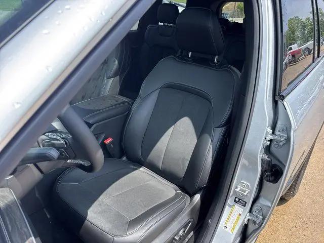 2026 Jeep Grand Cherokee L Altitude 4x4