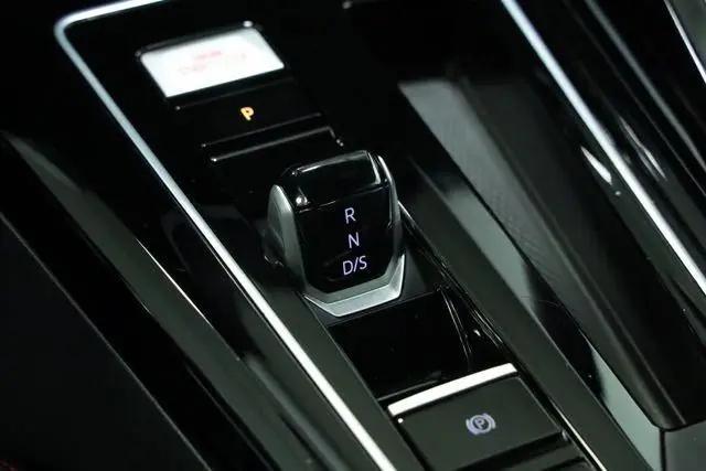 2025 Volkswagen Golf GTI 2.0T SE