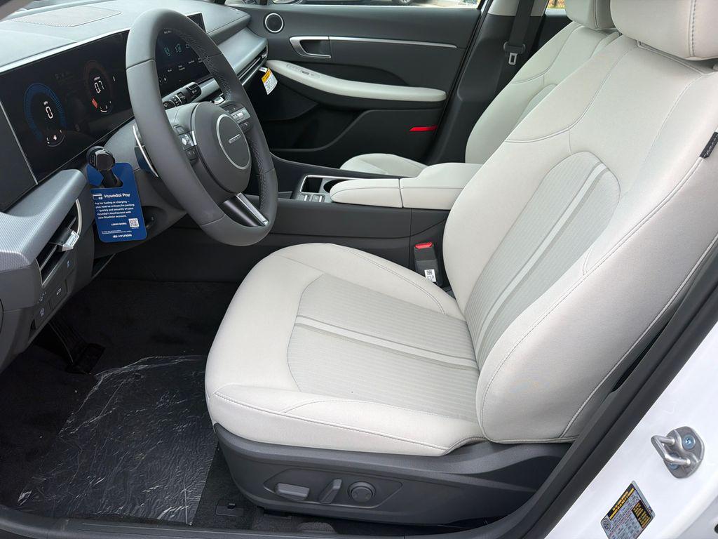 New 2026 White HYUNDAI SEL Sport image 10