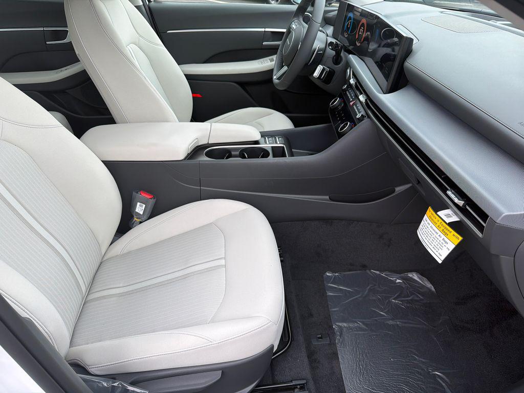 New 2026 White HYUNDAI SEL Sport image 14