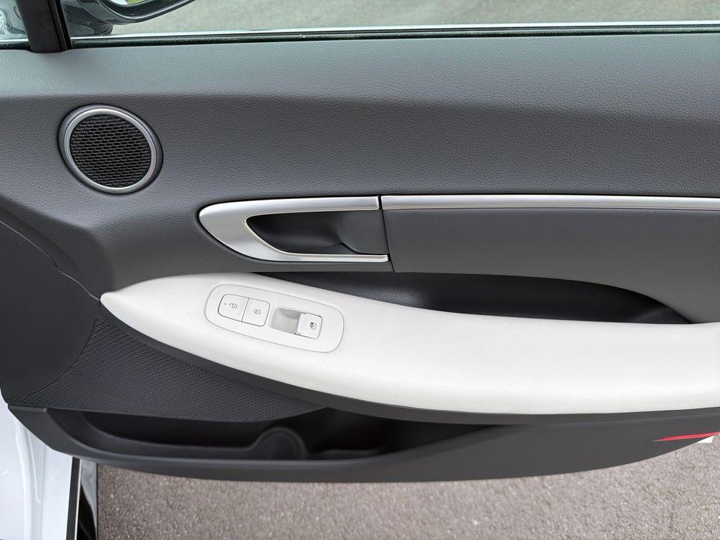 New 2026 White HYUNDAI SEL Sport image 15