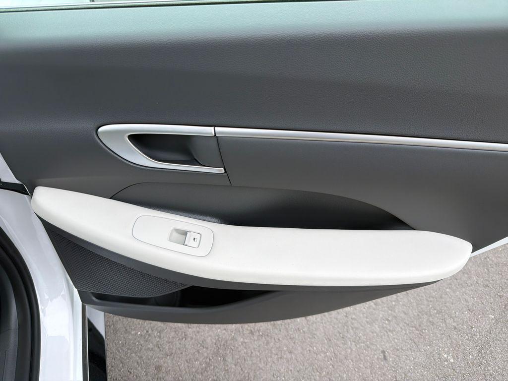 New 2026 White HYUNDAI SEL Sport image 17