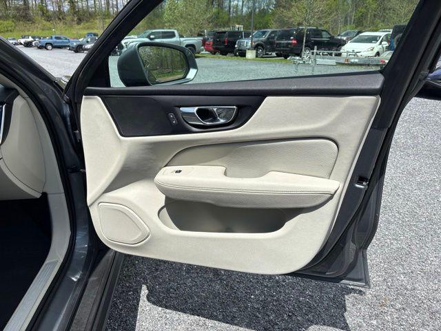 2020 Volvo V60 Cross Country T5
