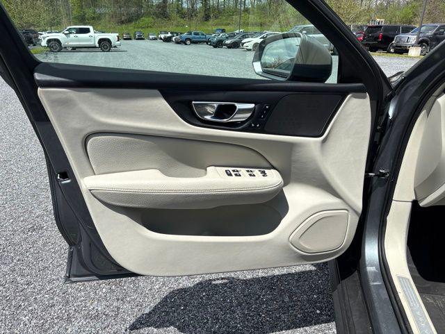2020 Volvo V60 Cross Country T5