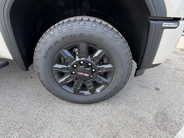 2026 GMC Sierra 2500HD Crew Cab, Standard Bed, AT4, 4WD