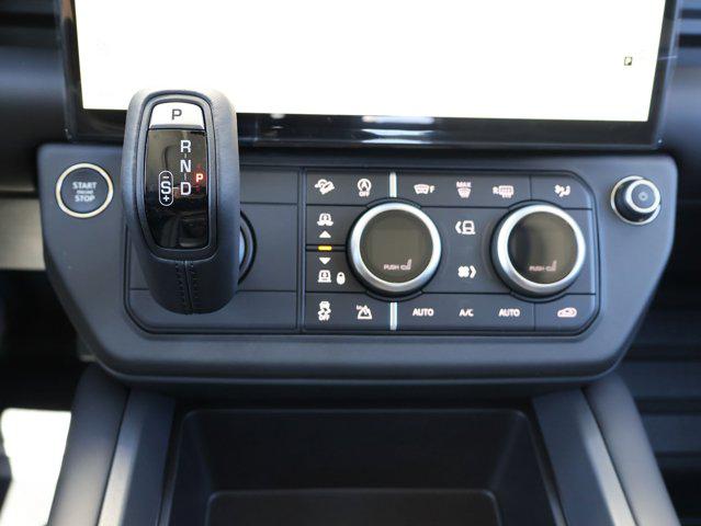 2026 Land Rover Defender P400 X-Dynamic SE
