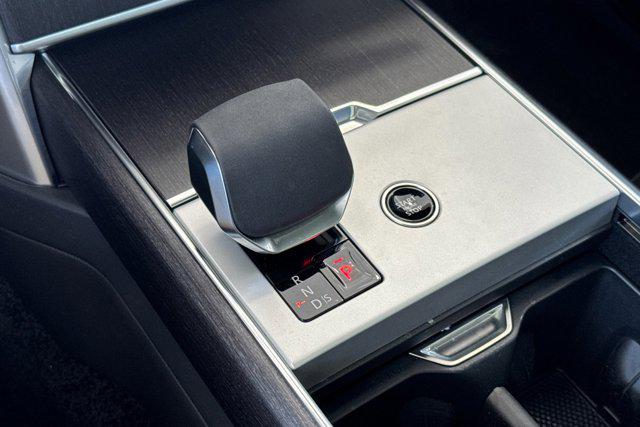 2026 Land Rover Range Rover P530 SE 7 Seat