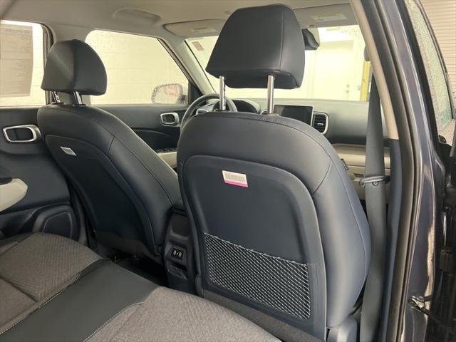2026 Hyundai Venue SEL w/Two-Tone Roof
