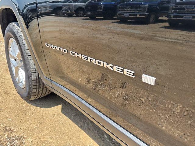 2025 Jeep Grand Cherokee L Laredo X 4x4